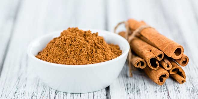 Cinnamon powder and sticks