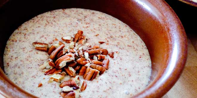 Oat Porridge with Linseed and Pecan Nuts