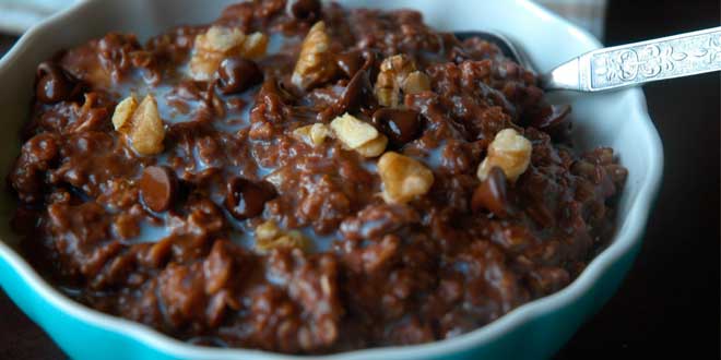 Oat Porridge with Chocolate and Walnuts
