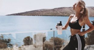 women and protein shakes