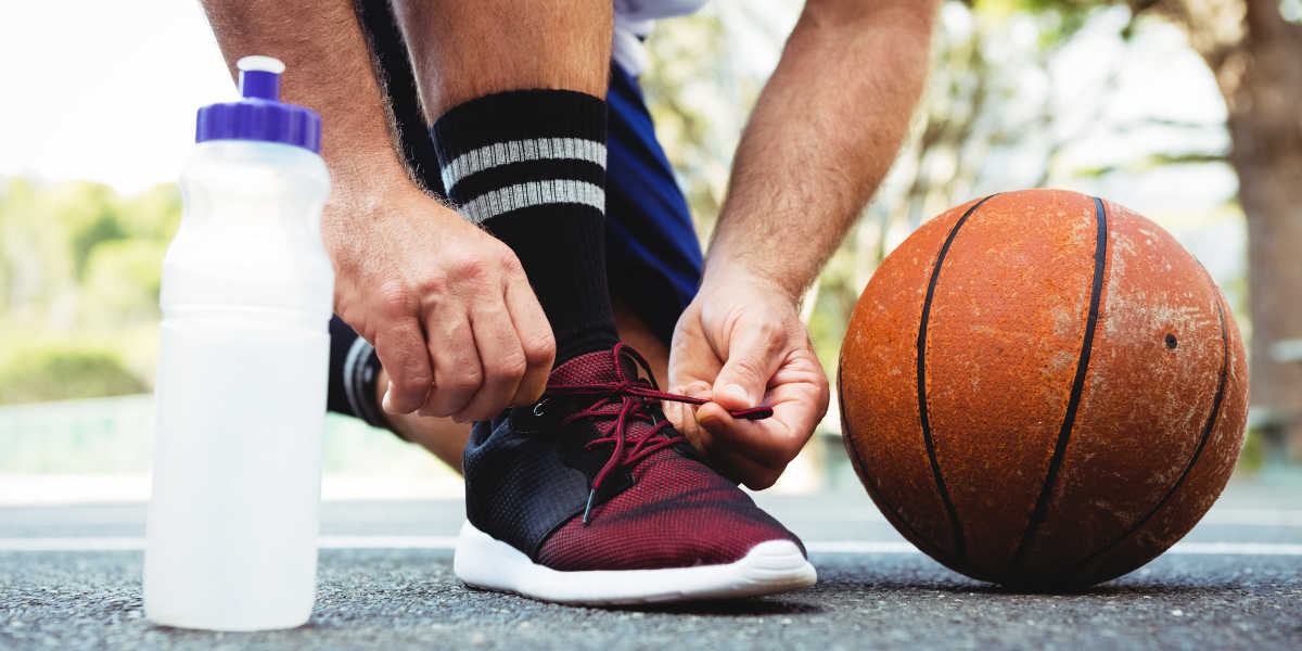 Tying shoelaces Tying shoelaces