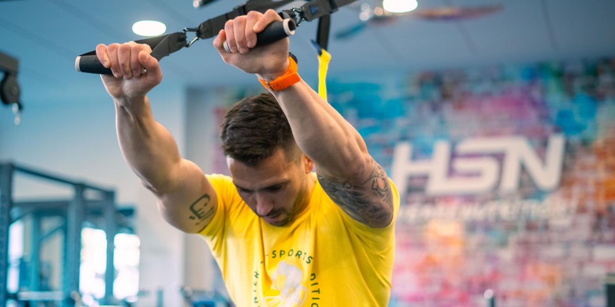 Triceps exercise in suspension training