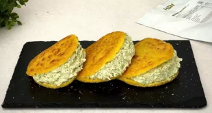 Polenta Arepas Filled with Creamy Chicken